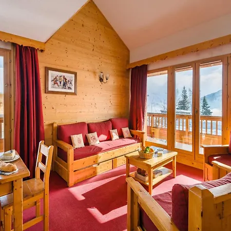 Spacious 500 M From The Area Apartment *