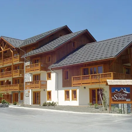 Spacious 500 M From The Area Apartment